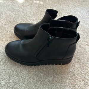 Vionic Women's Uptown Sur Ankle Booties 6.5 in Black